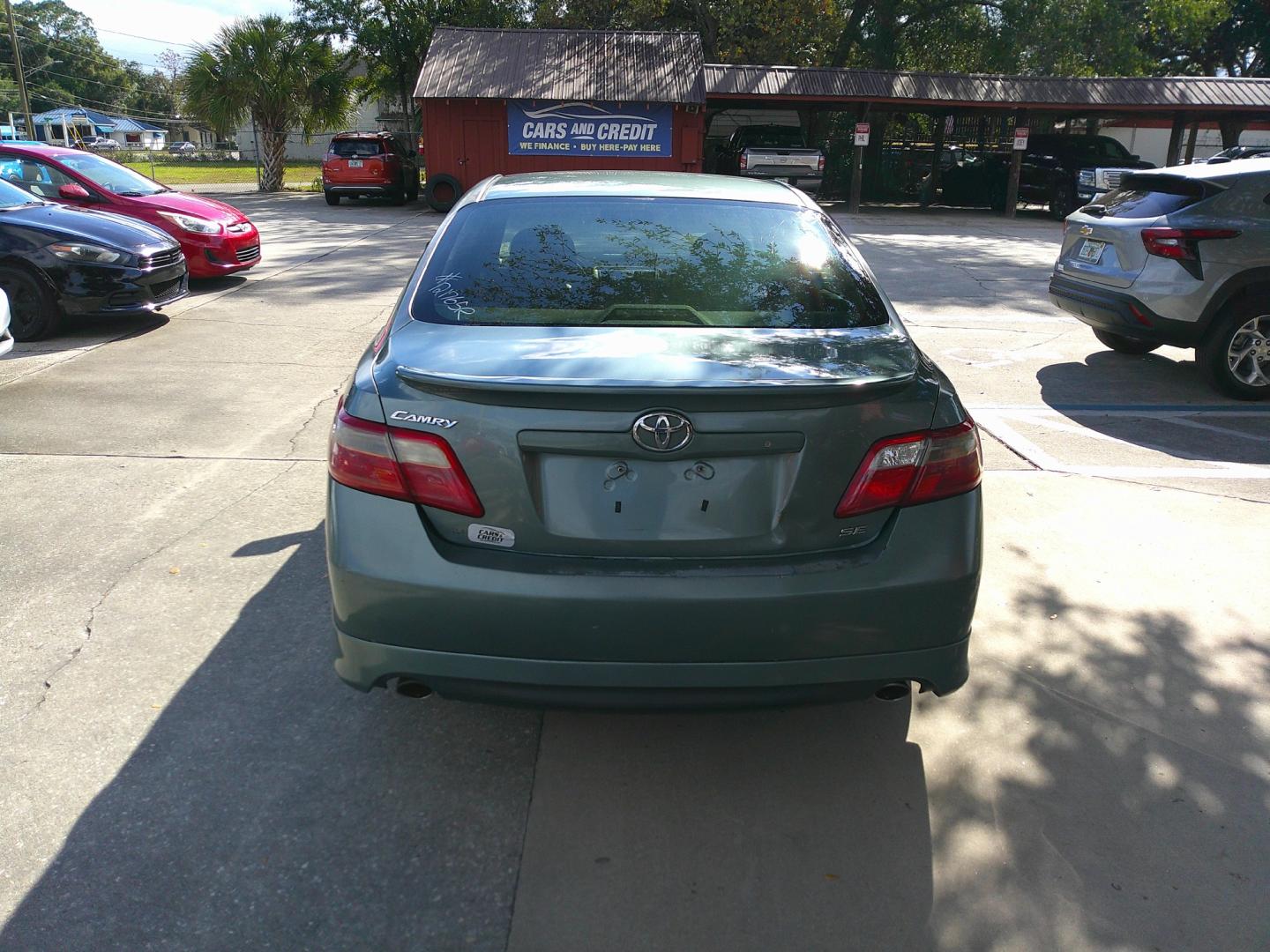 2007 GREEN TOYOTA CAMRY CE; SE; LE; XL (4T1BK46K27U) , located at 1200 Cassat Avenue, Jacksonville, FL, 32205, (904) 695-1885, 30.302404, -81.731033 - Photo#3